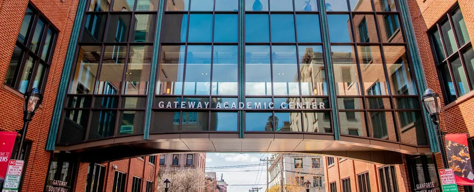 Gateway Academic Center, the glass bridge between Gateway South Hall and Gianforte Family Hall